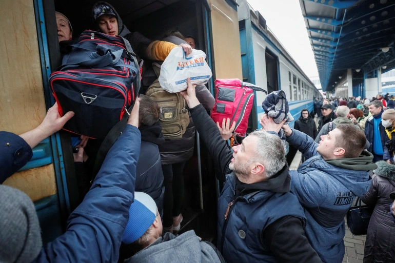 Новини на живо Русия-Украйна: Москва отваря хуманитарни коридори