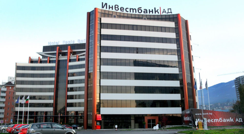 Неудобните въпроси по сагата „Инвестбанк“ в биографията на Любомир Каримански