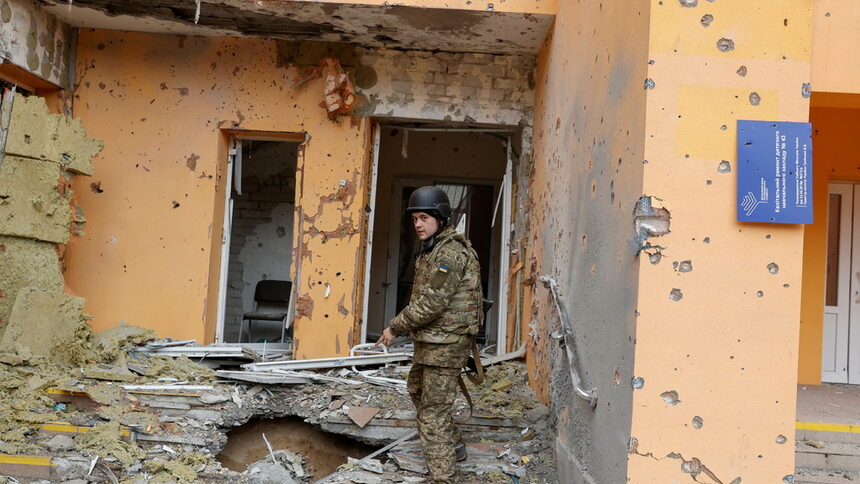 Войната, ден 56: Украйна отбива руските атаки в Донбас, но не и в Мариупол
