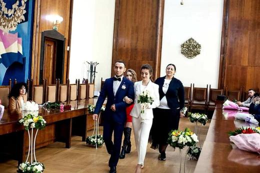 Животът продължава: Млади украинци сключиха брак в Плевен