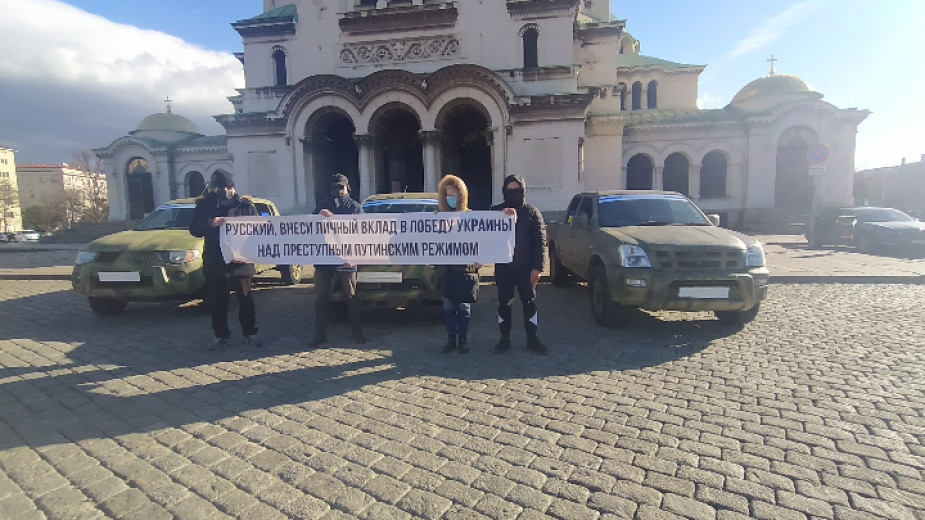 Руснаци дариха джипове на украинска НПО
