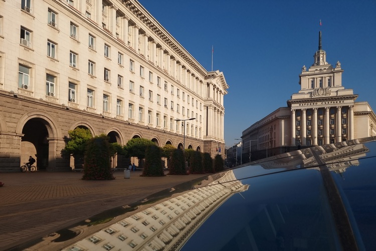 Назначени са трима заместник-министри в МЕУ и МЗ
