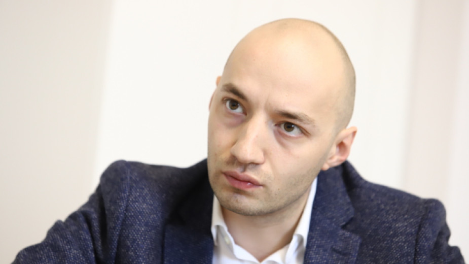 Димитър Ганев: Президентът иска той да изглежда политическата алтернатива