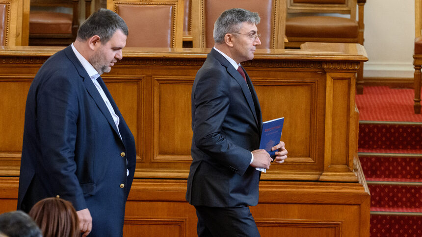 В промените на Пеевски за конституцията ДПС зачерква разследването на главния прокурор от съдия