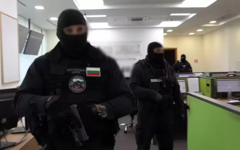 Заради измами на шефовете й в Германия: Арестуваха майка на малко дете, работеща в кол център във Варна