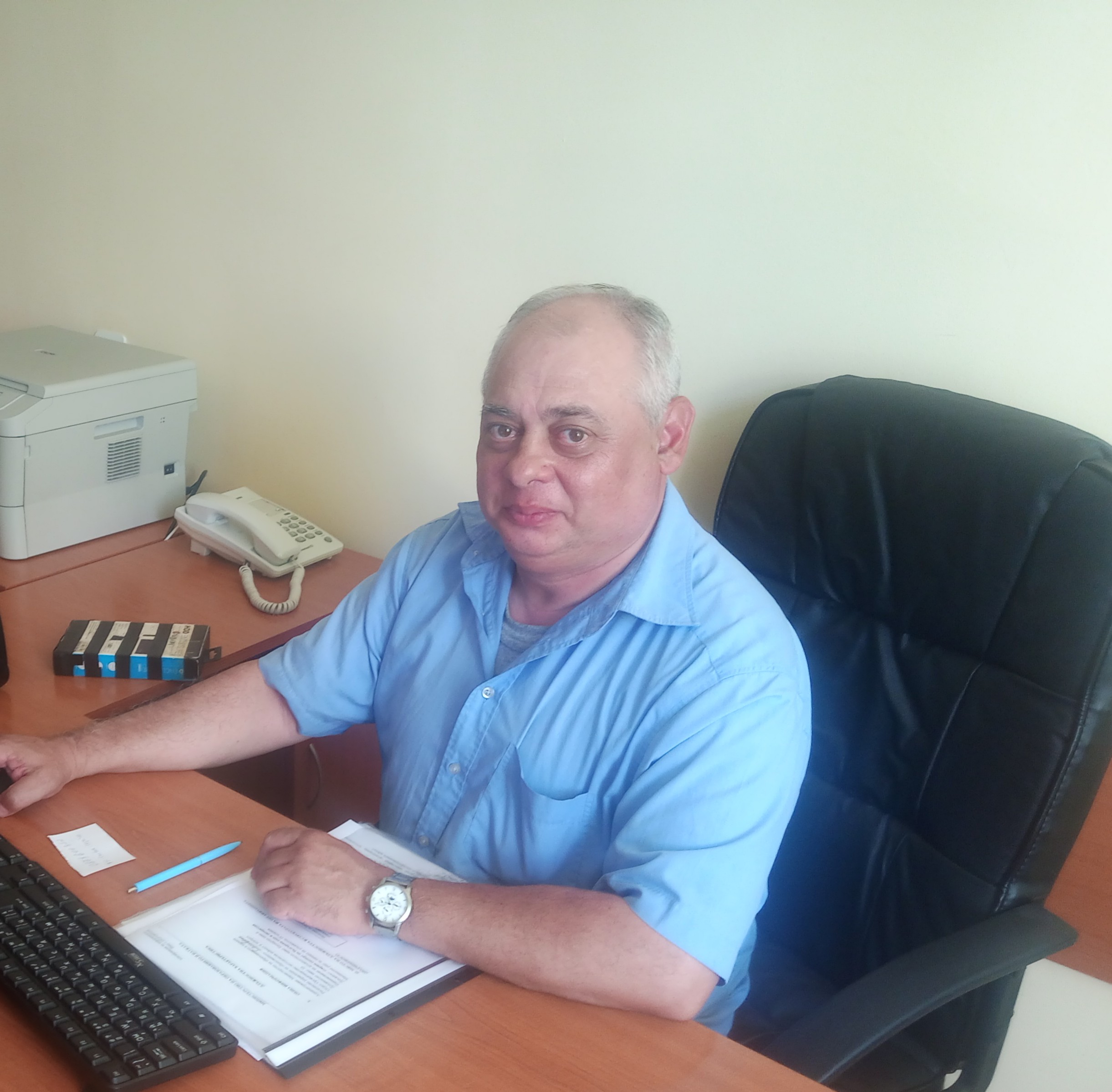 Ром е назначен в управлението на образованието