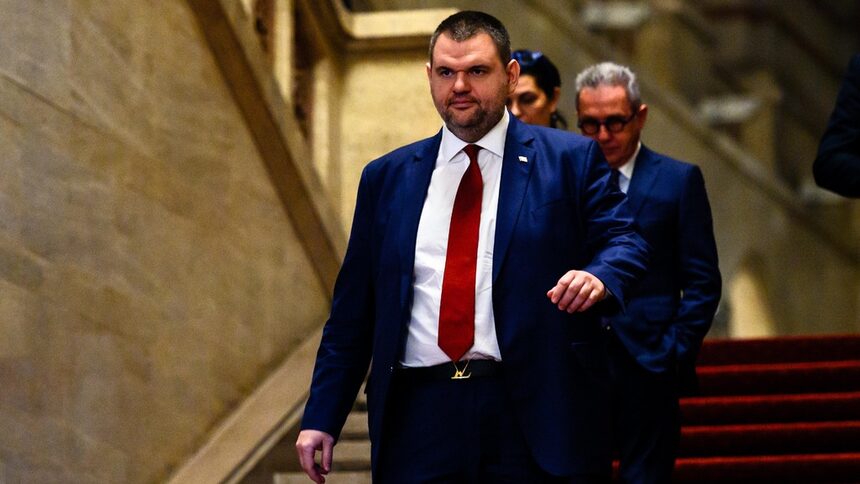 На Пеевски му трябва власт