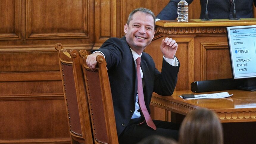 Цитат на деня: Асен Василев не мига и хипнотизира икономисти, внушавайки им, че бюджетът е хубав