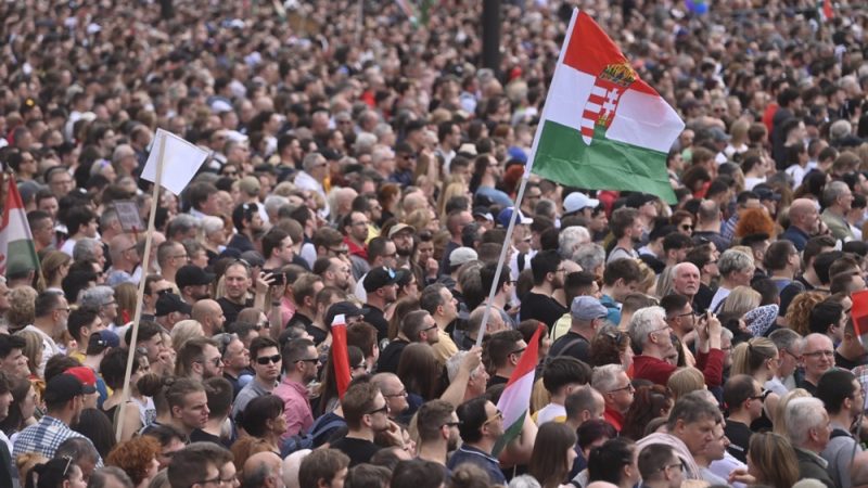 Десетки хиляди протестираха срещу Орбан в Будапеща