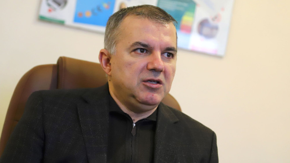 Богомил Николов: Държавата се е отдръпнала, оставени сме сами срещу мобилните оператори