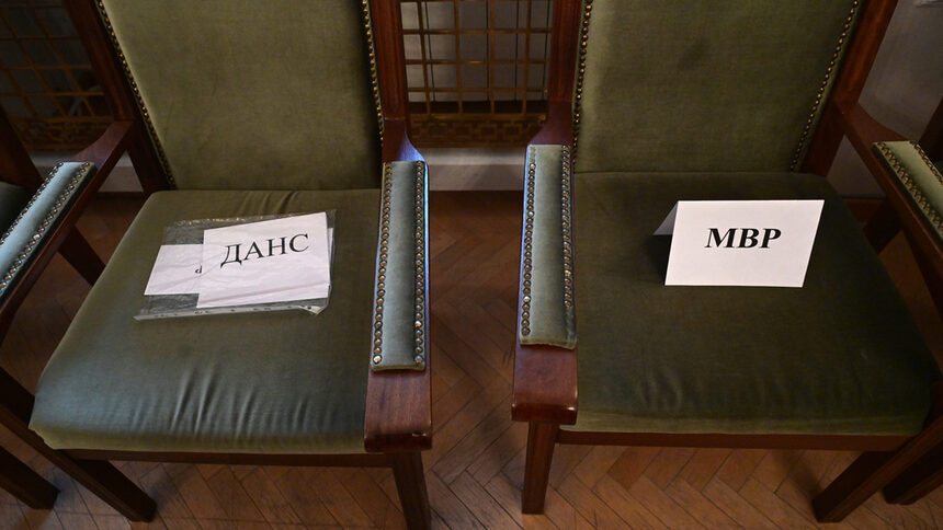Направо ДАНС да поеме управлението