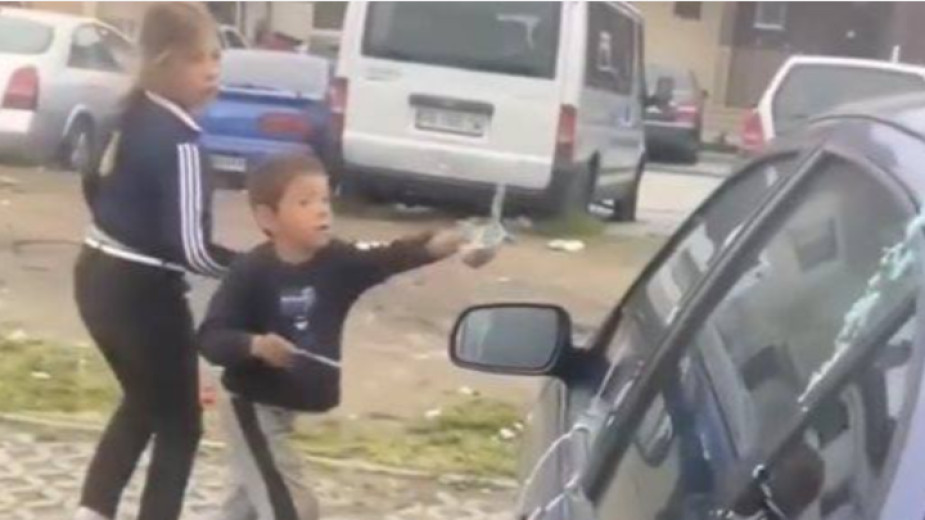 Полицаи погнаха родителите на малките изнудвачи до КАТ-Пловдив