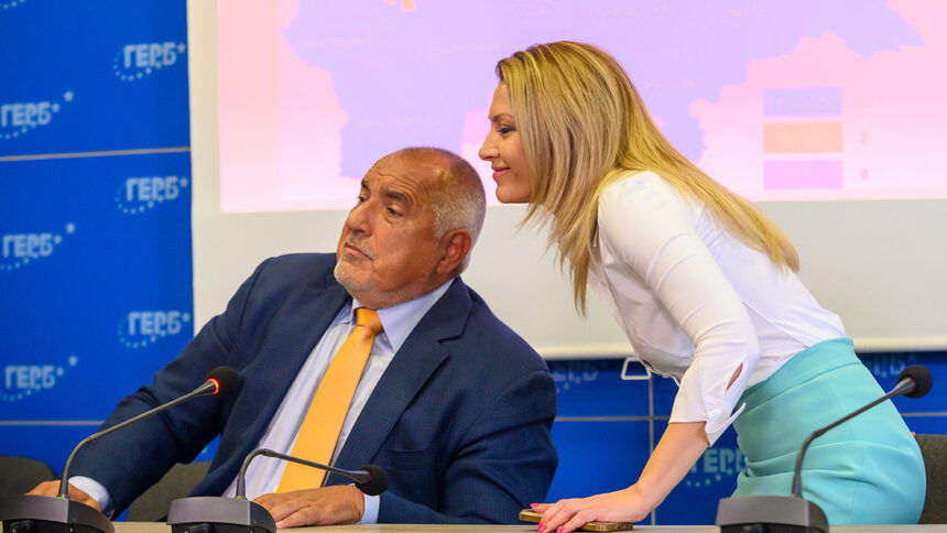 От кантората на адвокат Менков до председател на Народното събрание: коя е Рая Назарян