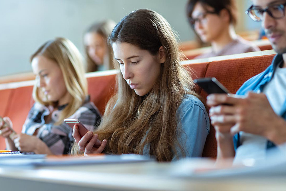 Ползите от закупуване на употребяван iPhone за ученици