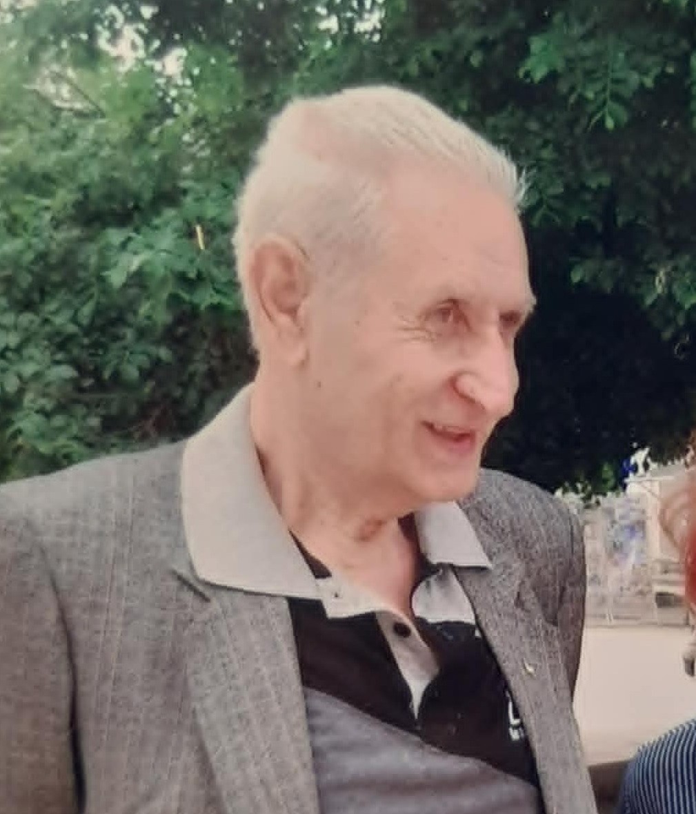 Почина Коста Кънев
